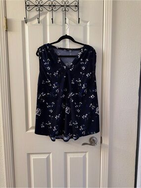 41 Hawthorn Navy Floral V-Neck Tank Top